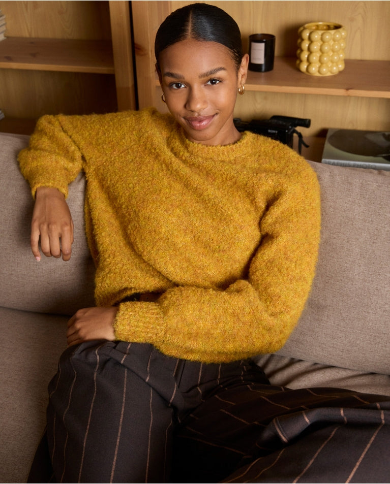 Surkana - Short Bouclé Knitted Sweater in Mustard