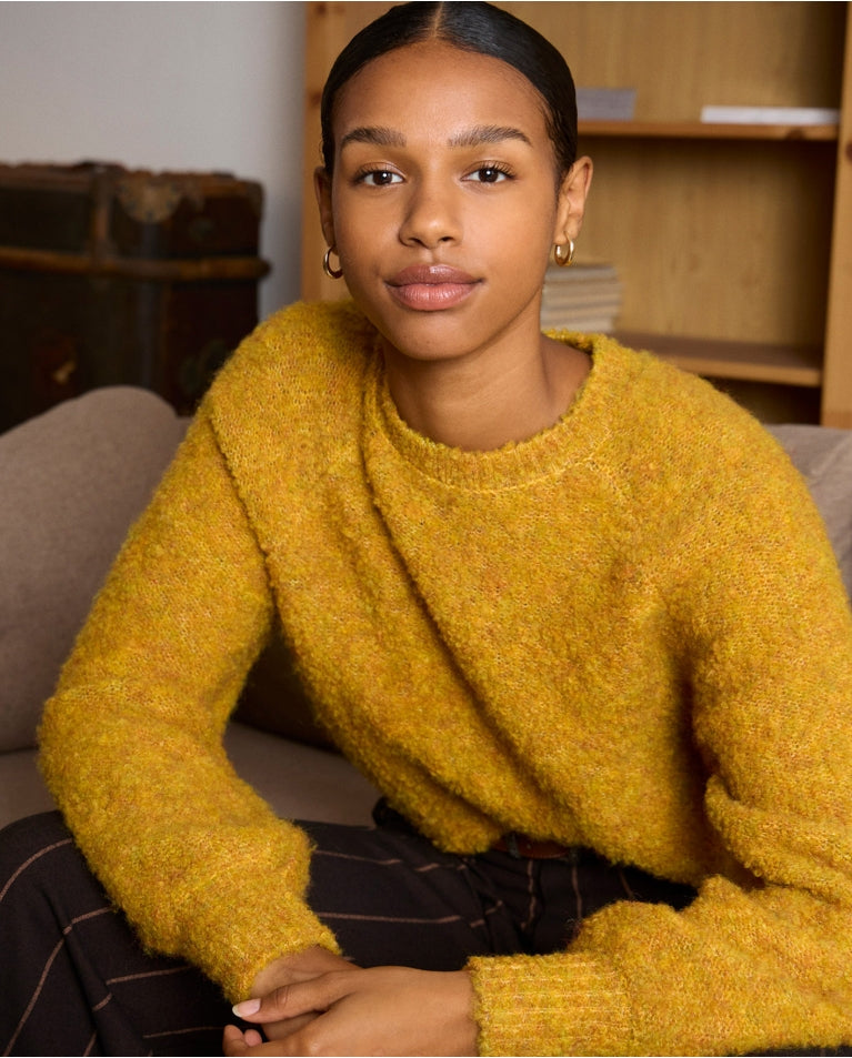 Surkana - Short Bouclé Knitted Sweater in Mustard