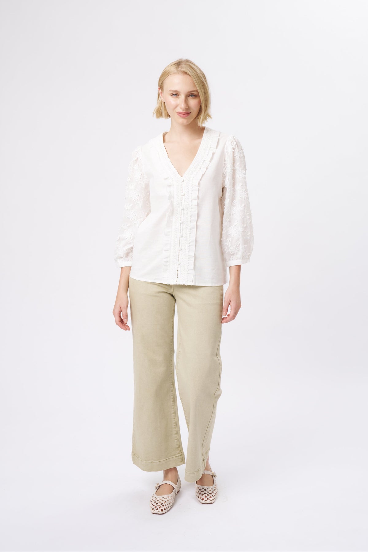 Kireina Alicia Shirt in white, close detail of lace V-neckline