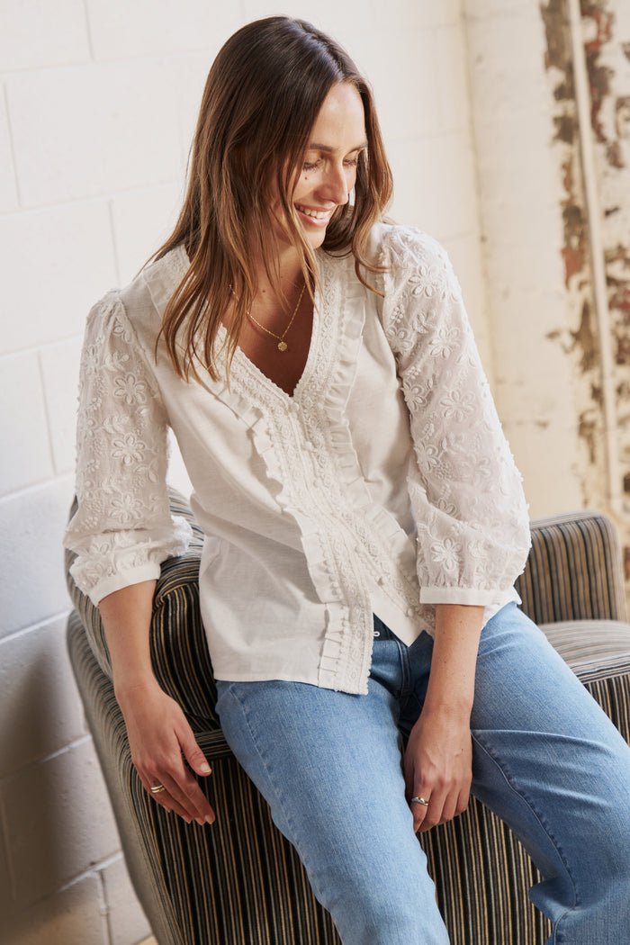 Kireina Alicia Shirt in white, lace-trimmed V-neck cotton linen shirt