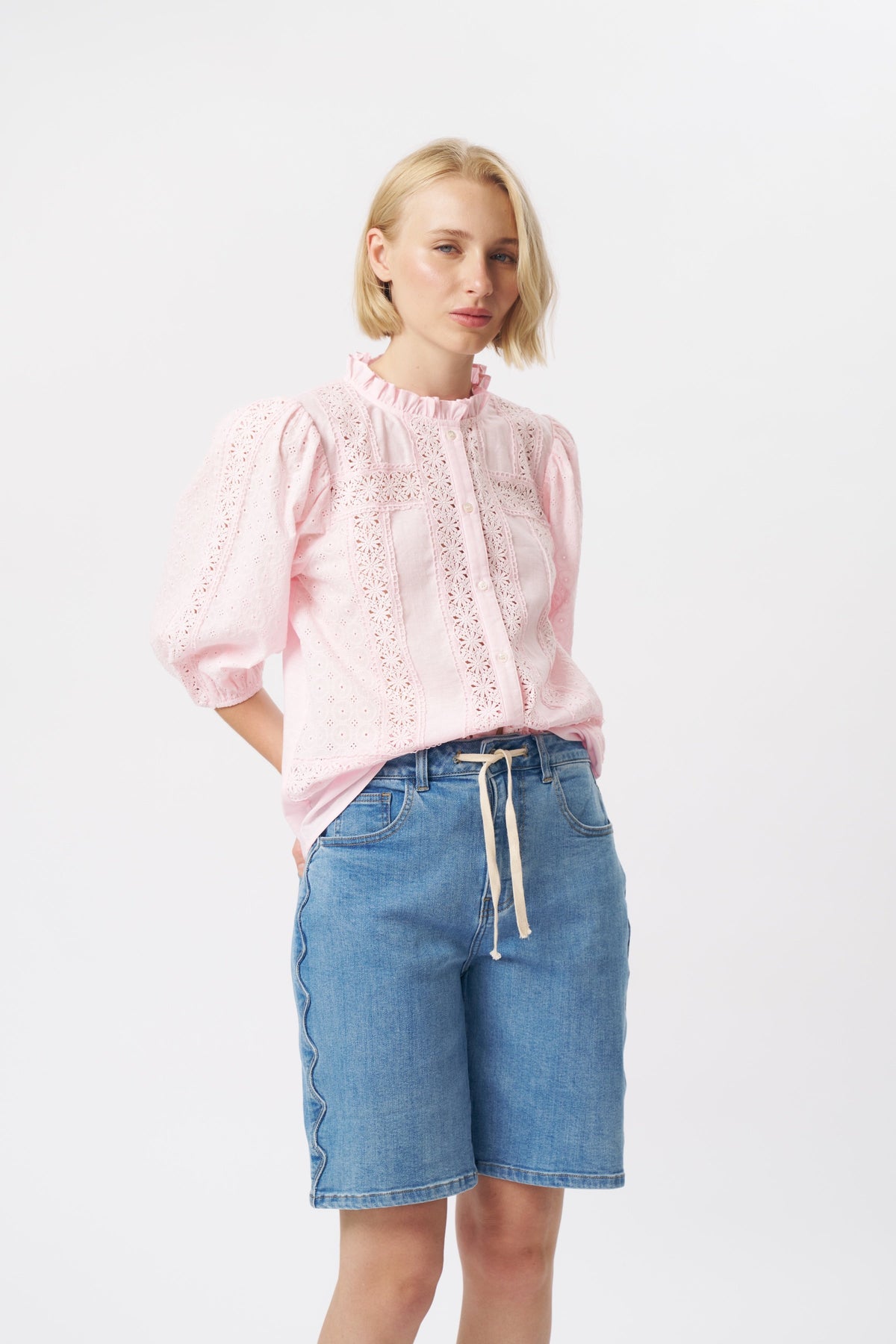 Kireina Bijou Short in 70s Blue showing the scallop side seam