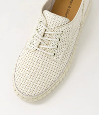 Django & Juliette - Hamburg Synthetic Raffia Sneakers in Nougat