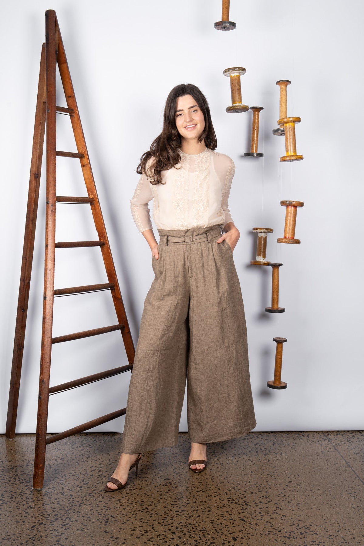 M.A. Dainty Downtown Linen Pant in Rock, side view