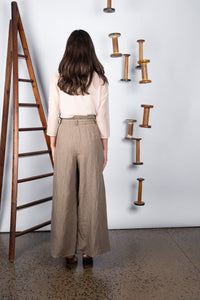 M.A. Dainty Downtown Linen Pant in Rock, detail