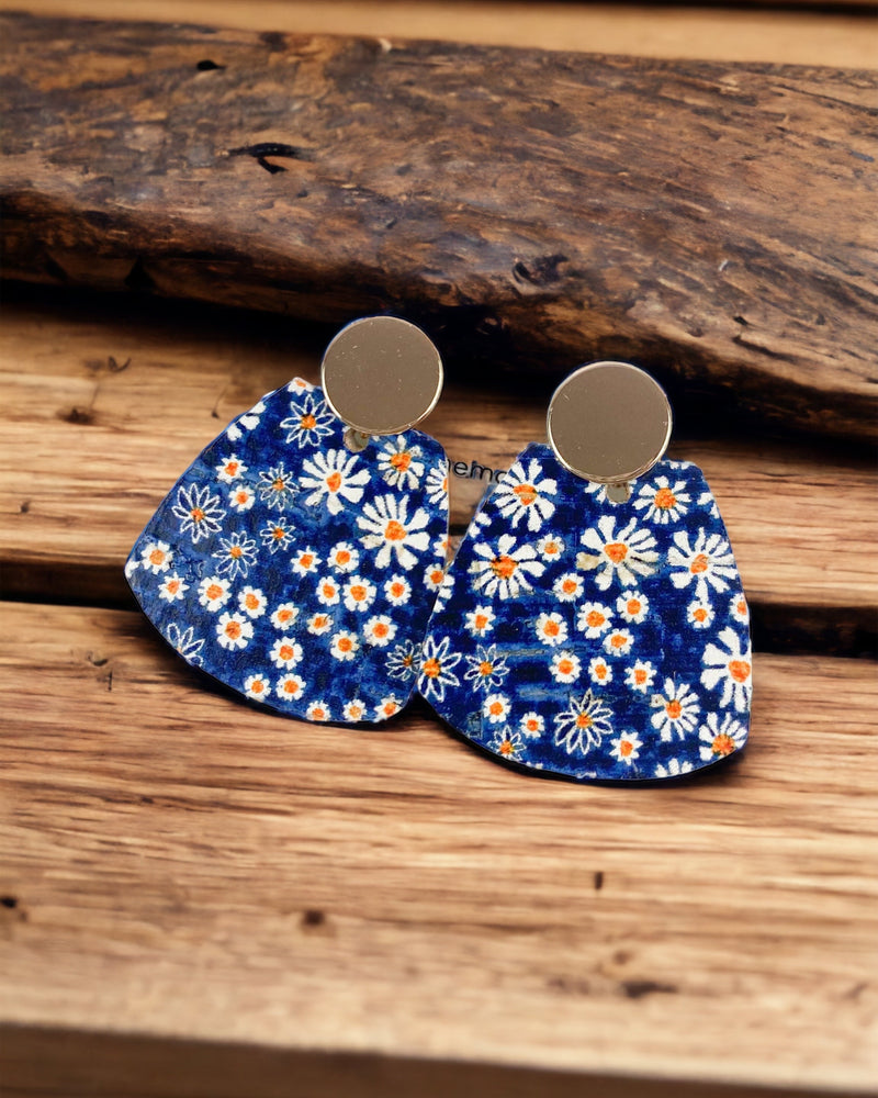 Cork Trapezoid Stud Earrings "Navy Daisy"