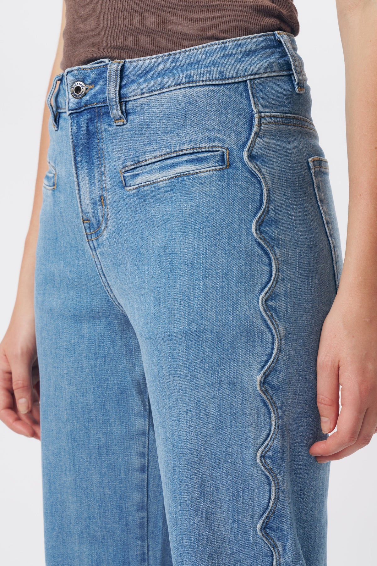 Kireina Freya Jean 70s Blue wash detail