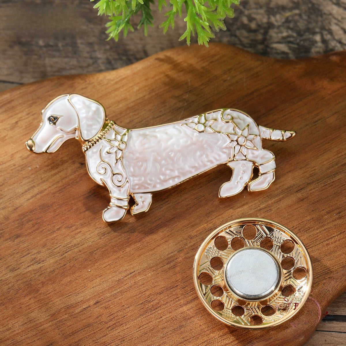 Dachshund Magnetic Brooch