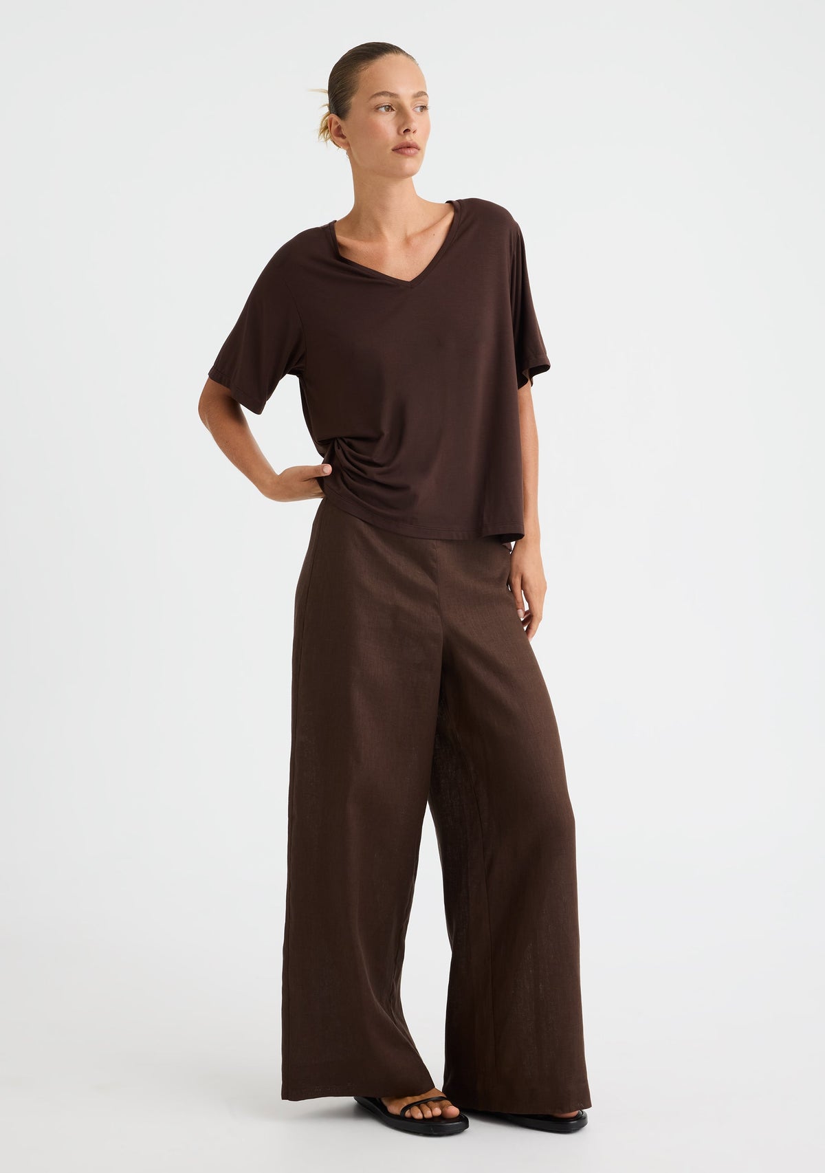 Morrison Millie V-Neck Tee in Espresso