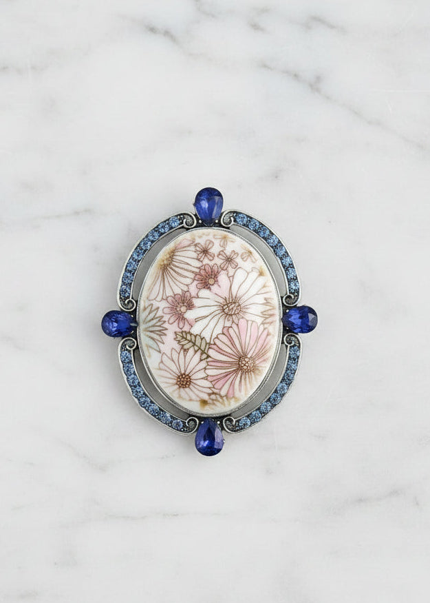 Cameo Retro Brooches